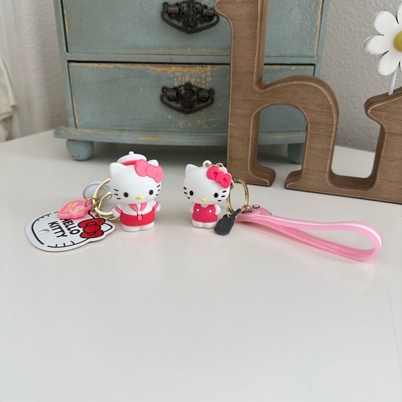 Hello Kitty Pink and White Keychain Set - Picture 3 of 3